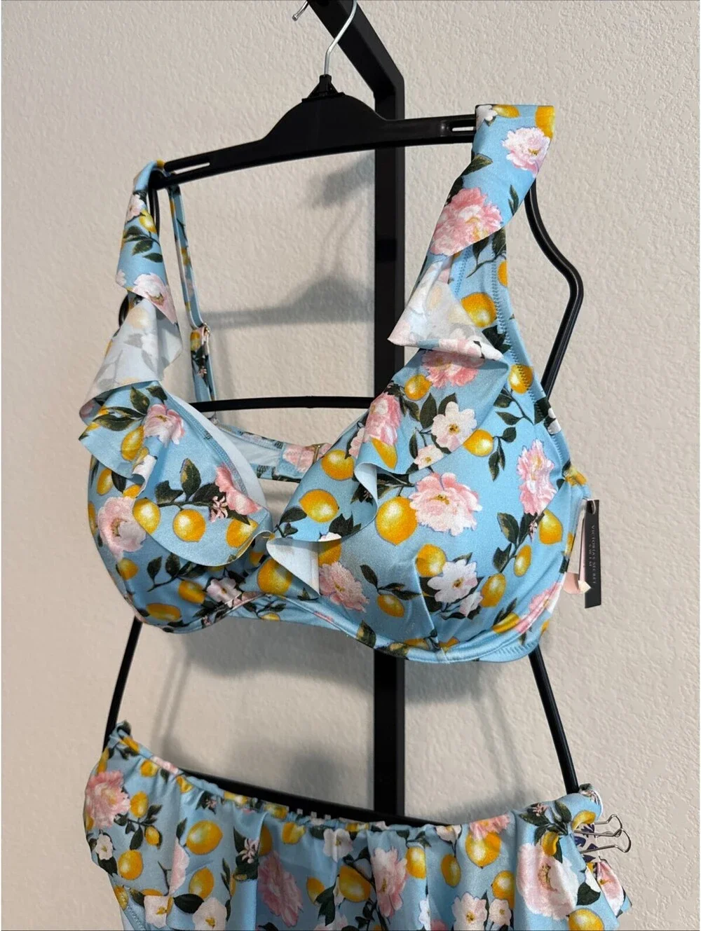 NWT Victoria's Secret Floral Print Bikini Ruffle Straps & Ruffle Waist 38DD & XL